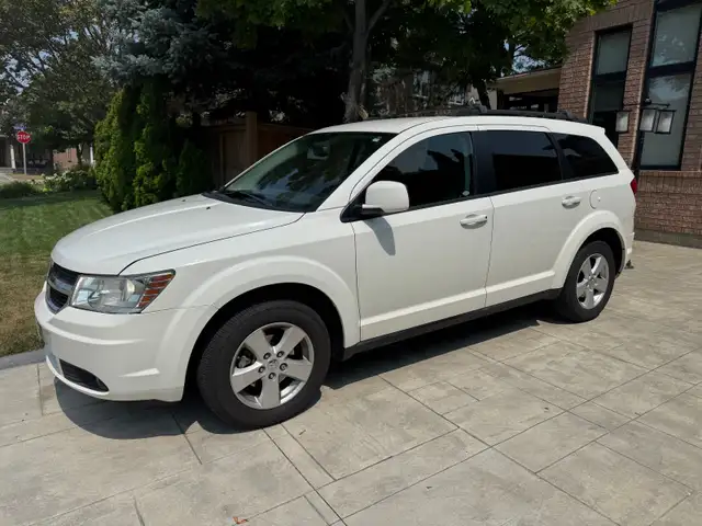 2010 Dodge Journey SXT - LOW KM only 179,000