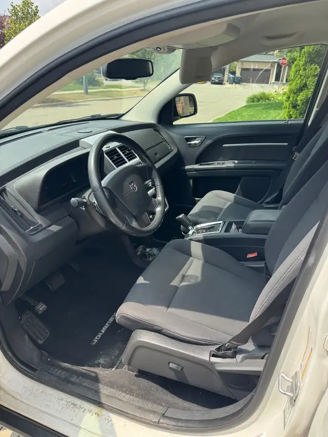 2010 Dodge Journey SXT - LOW KM only 179,000 - Photo 6