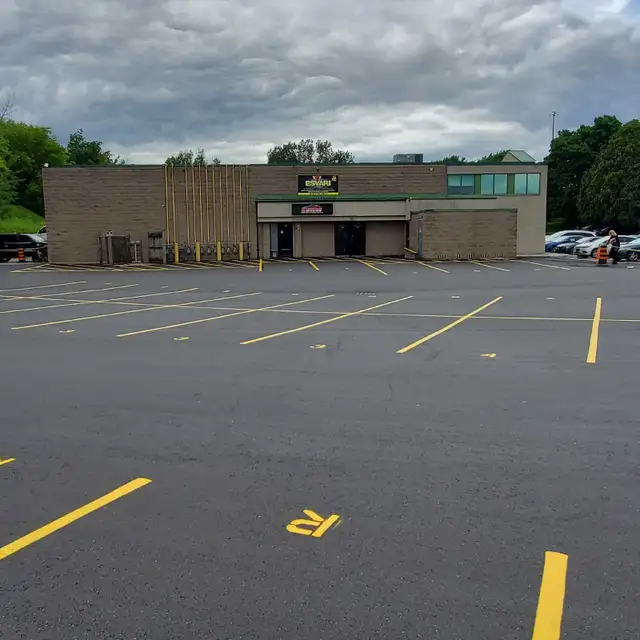 FURNISHED OFFICES - OMVIC APPROVED  - NO LEASE - AVAILABLE IMMED