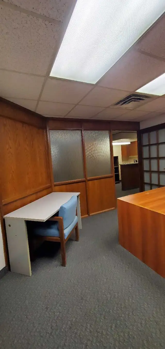 FURNISHED OFFICES - OMVIC APPROVED  - NO LEASE - AVAILABLE IMMED - Photo 5