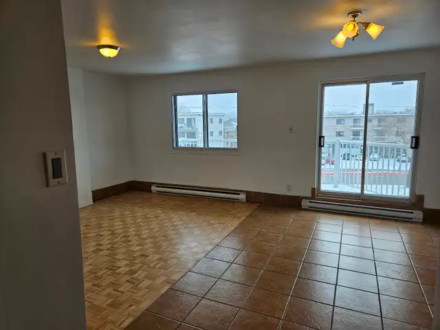 Grand 5 1/2 renové à louer / Large renovated 3-bedroom apartment - Photo 2