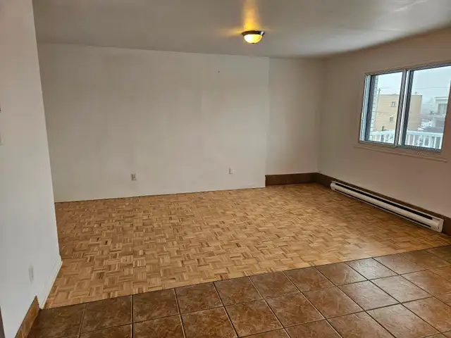 Grand 5 1/2 renové à louer / Large renovated 3-bedroom apartment - Photo 3