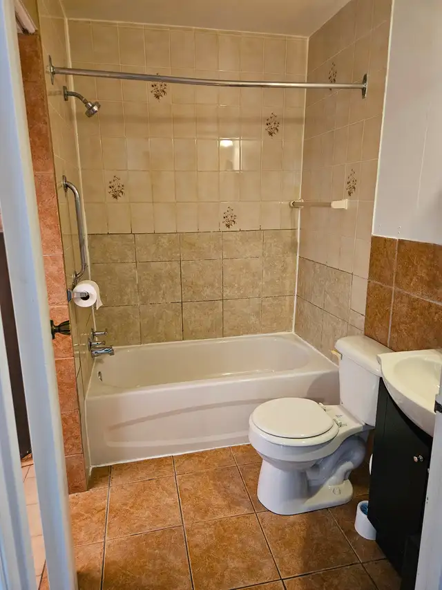 Grand 5 1/2 renové à louer / Large renovated 3-bedroom apartment - Photo 9