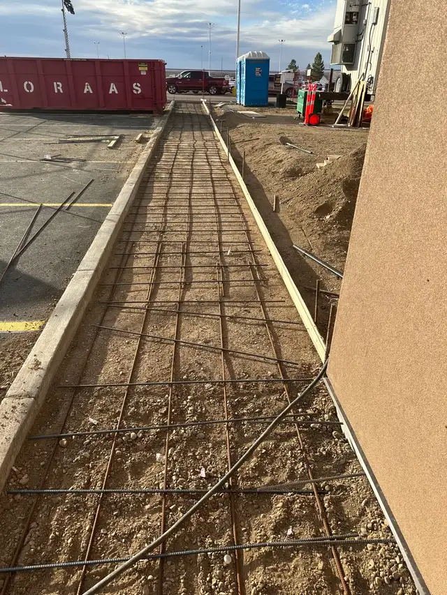 concrete finishers and concrete forming - Photo 3