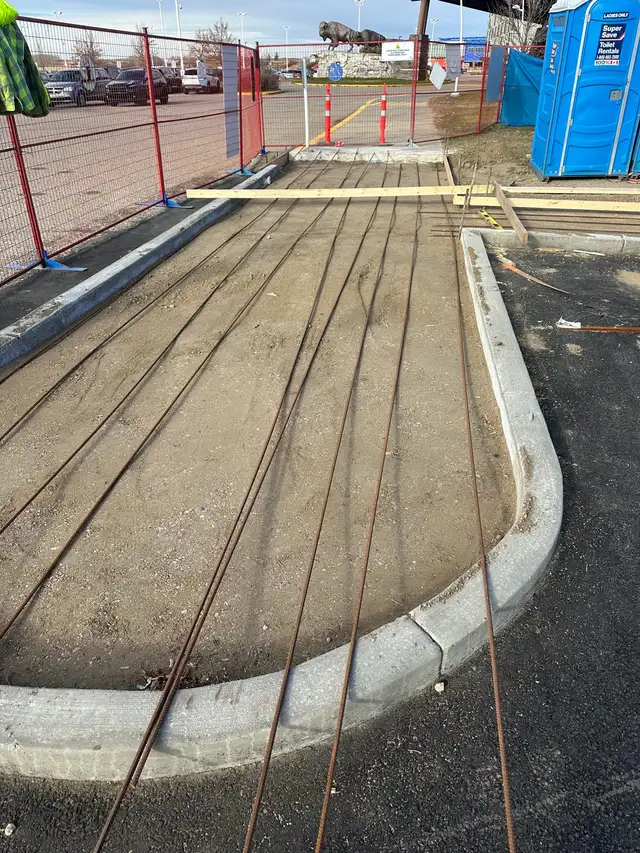 concrete finishers and concrete forming - Photo 4