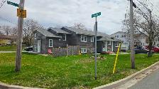 Bright and Spacious Newer 2 Bedroom Lower Flat / July 1st