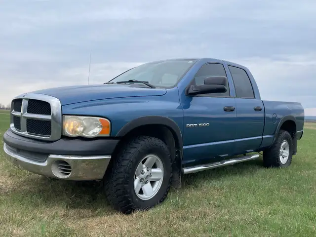 Very clean low km 2005 Dodge 1500 4 x 4 - Photo 2