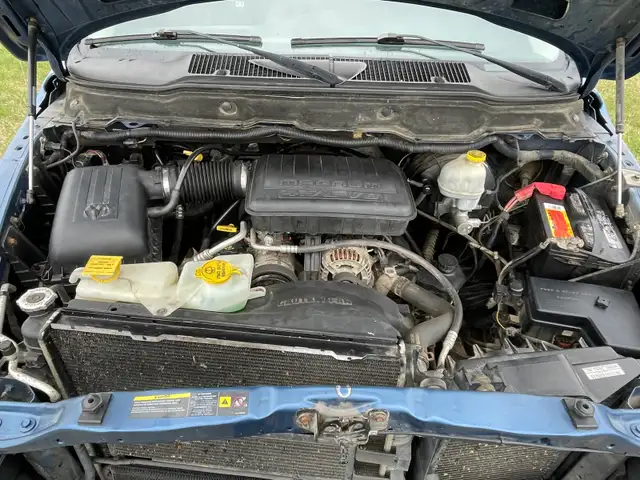 Very clean low km 2005 Dodge 1500 4 x 4 - Photo 6