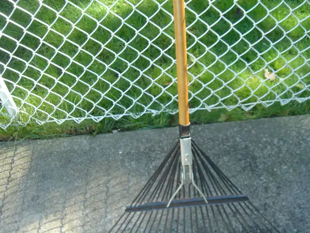 FAN RAKE, metal end  with rubber handle, New - Photo 6