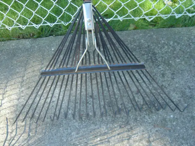 FAN RAKE, metal end  with rubber handle, New - Photo 7