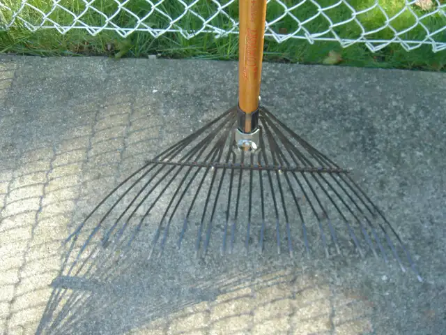 FAN RAKE, metal end  with rubber handle, New - Photo 8