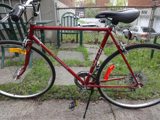 VÉLO FAVORIT DE ROUTE À GUIDON DROIT. QUALITÉ EUROPE. - Photo 6