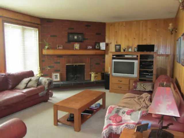 5 bed/2.5 bath acreage for rent, July 1 , Camden Lane Cochrane - Photo 2