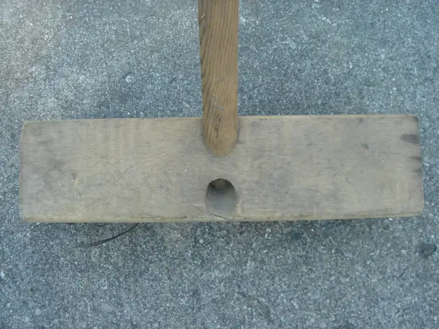 BROOM 14' STIFF PUSH  , LIKE NEW  CONDITION - Photo 4