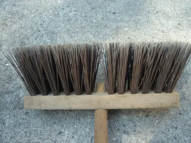 BROOM 14' STIFF PUSH  , LIKE NEW  CONDITION - Photo 6