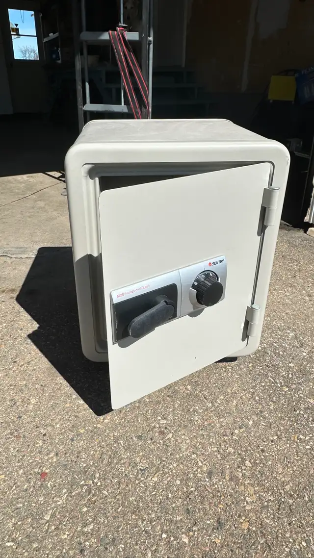 Sentry Safe - Photo 2