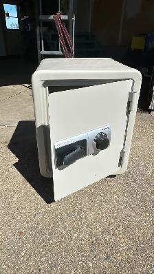 Sentry Safe - Photo 2