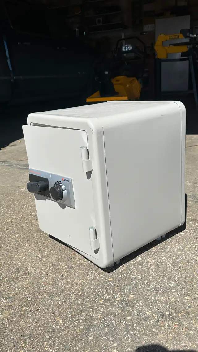 Sentry Safe - Photo 3