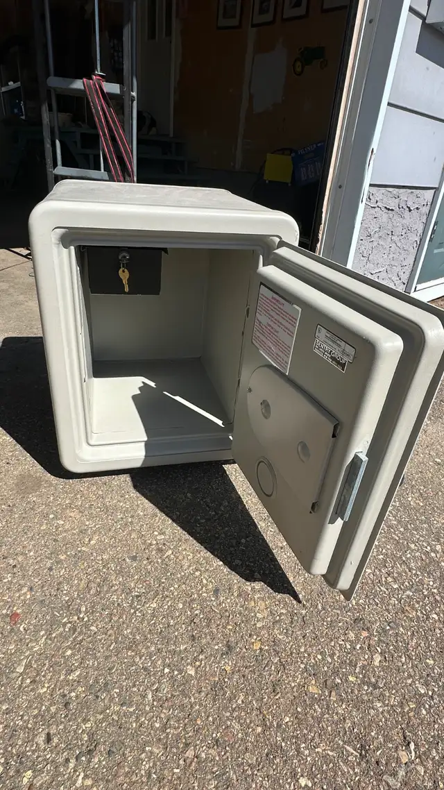 Sentry Safe - Photo 4