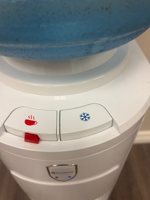 Hot & Cold-Water Dispenser – Excellent Condition - Photo 4