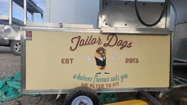 hotdog cart / hot dog cart