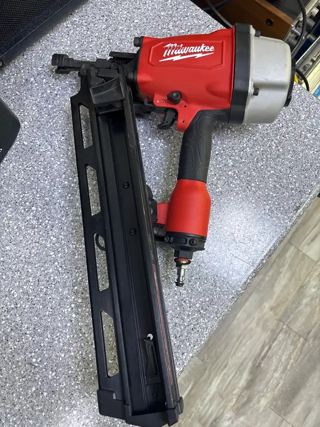 Milwaukee 7200-20 Round Head Framing Nailer - Photo 2
