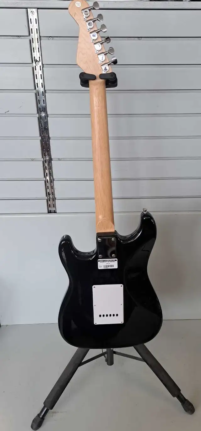 Burswood Stratocaster & Amp Combo (31270327) - Photo 2