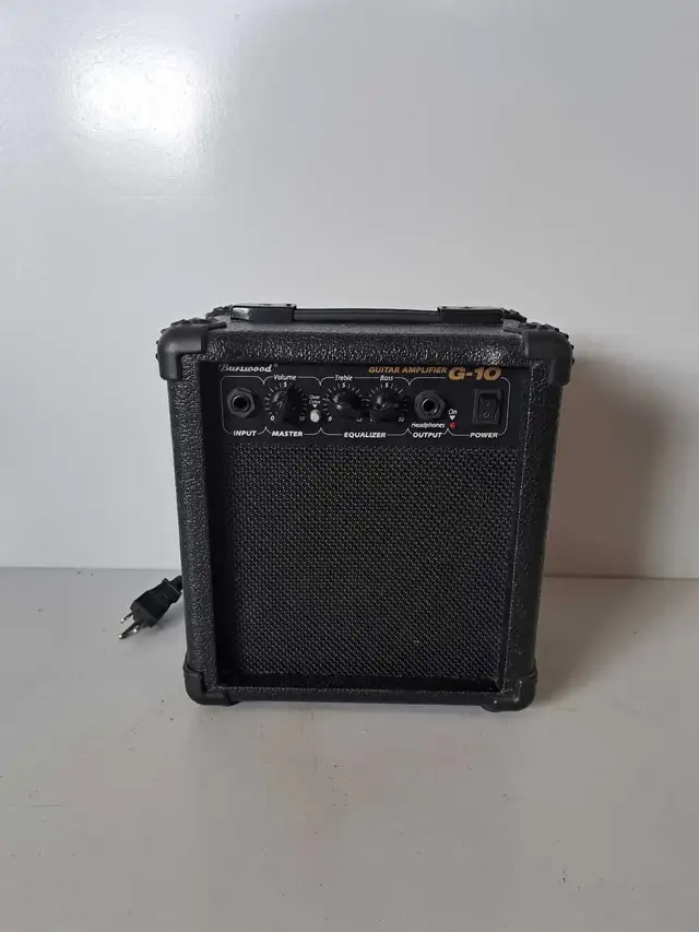 Burswood Stratocaster & Amp Combo (31270327) - Photo 3