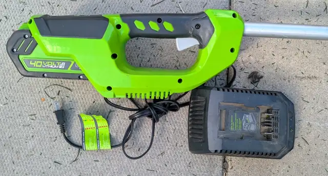 "Greenworks" 40 Volt – Cordless – 14" String Trimmer - Photo 6