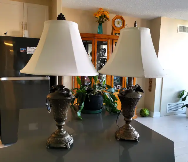 Pair of Vintage Style Metal Vase Table Lamps - Photo 2