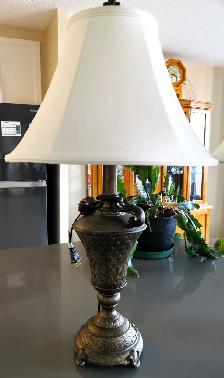 Pair of Vintage Style Metal Vase Table Lamps - Photo 4
