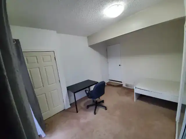 Room for rent - Photo 3