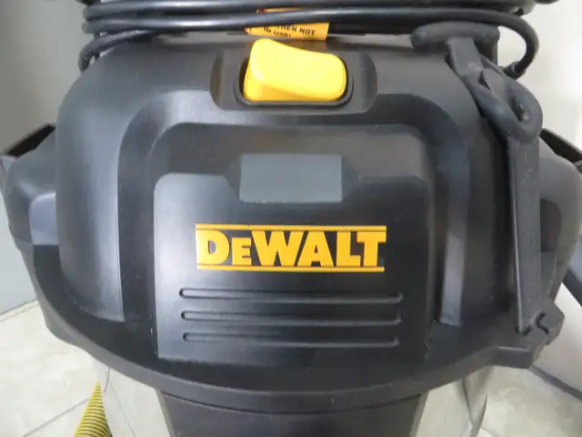 DE WALT WET/DRY VACUUM - Photo 4