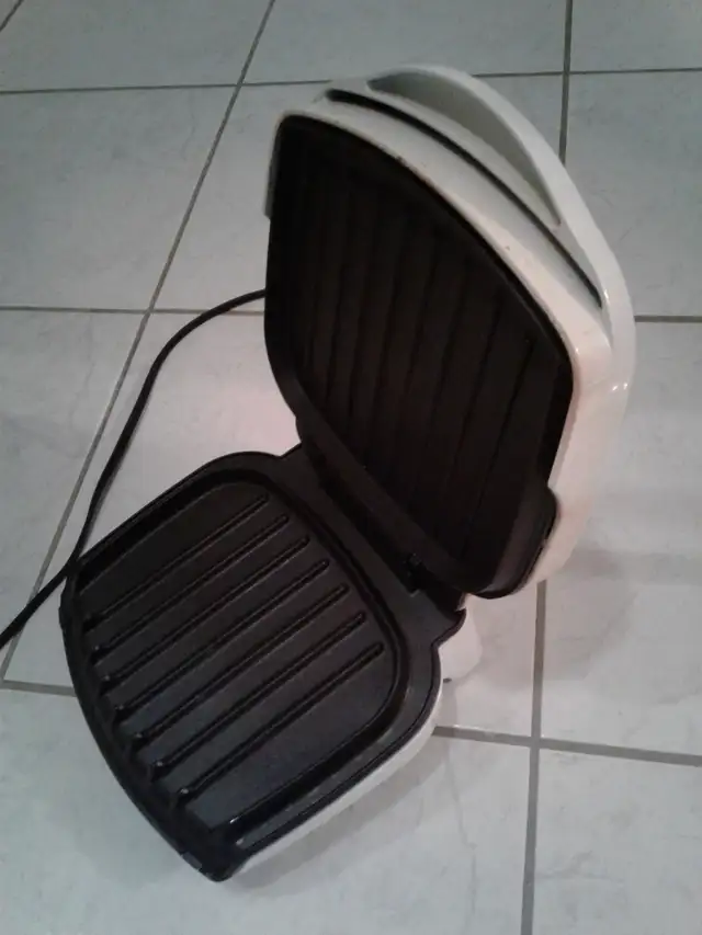 GEORGE FOREMAN ELECTRIC GRILL - $15 OR TRADE / SWAP