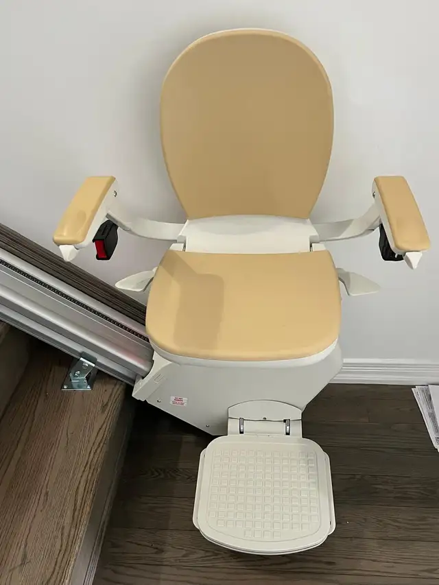 Acorn 130 Straight Stairlift, one month old and newly installed