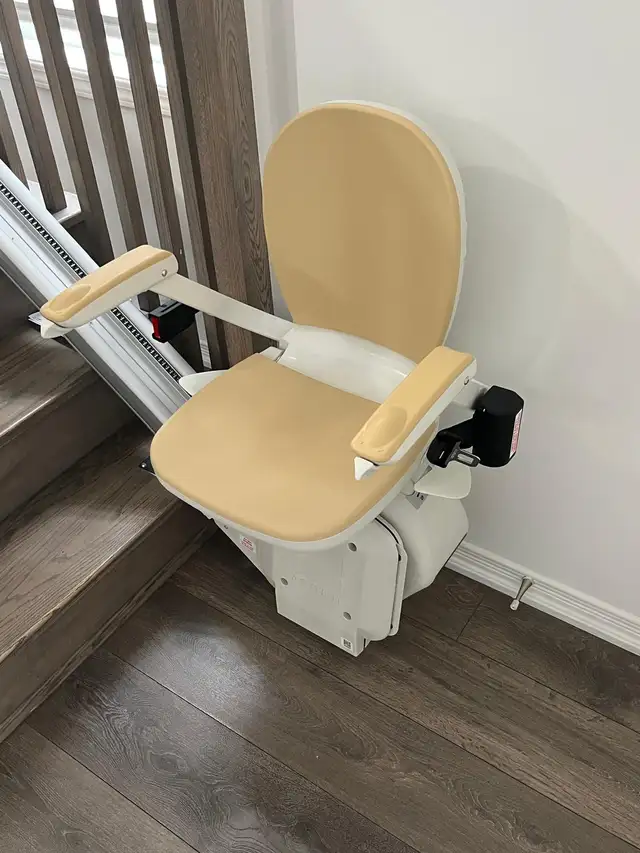 Acorn 130 Straight Stairlift, one month old and newly installed - Photo 2