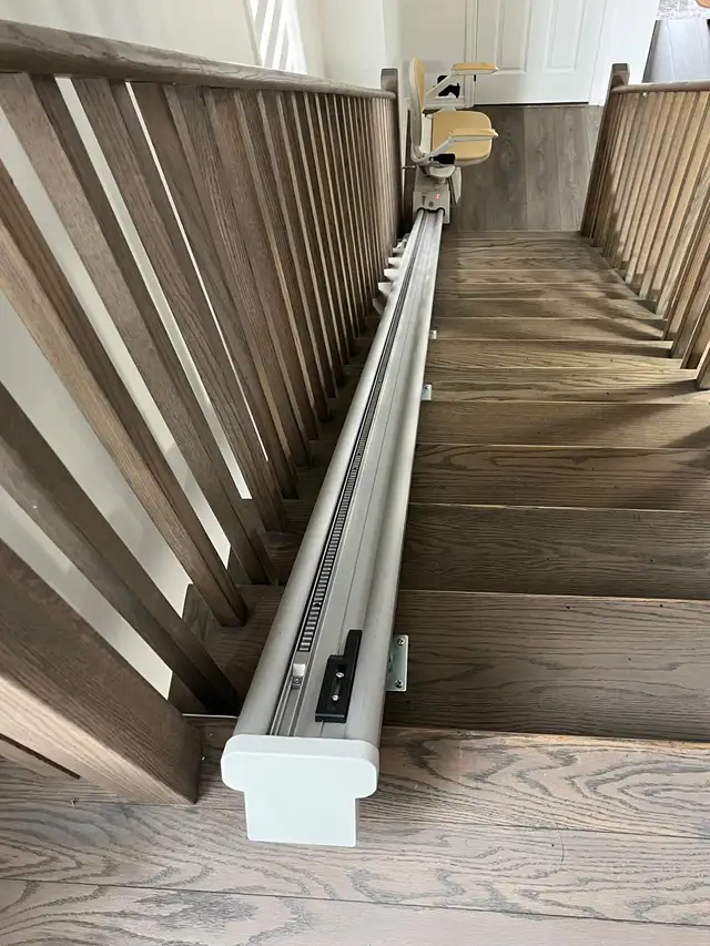 Acorn 130 Straight Stairlift, one month old and newly installed - Photo 5