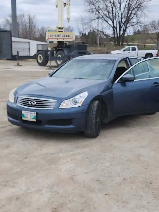 Infiniti G37X in running order also good for parts