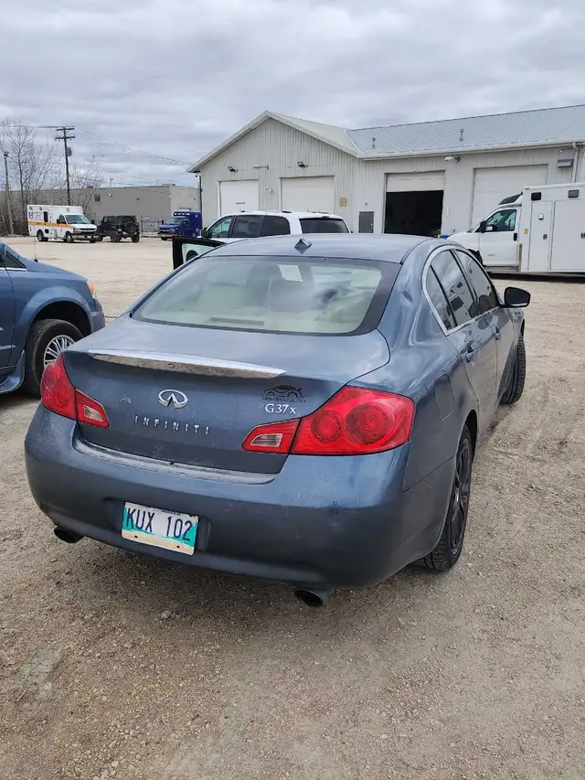 Infiniti G37X in running order also good for parts - Photo 4