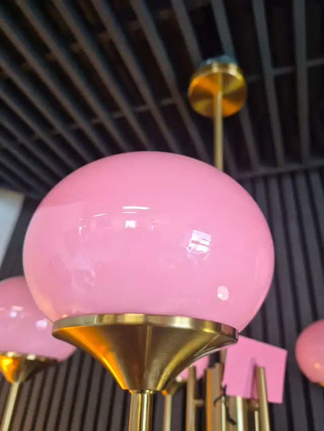 PINK CHANDELIER - Photo 2