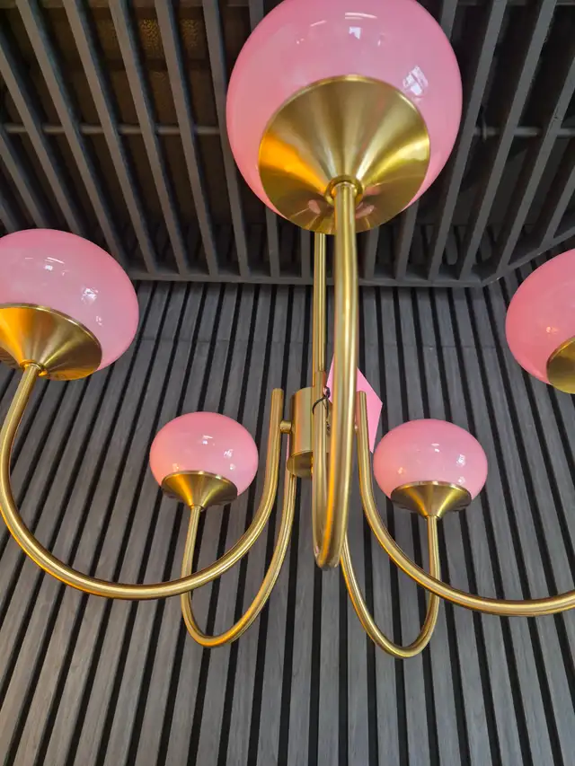 PINK CHANDELIER - Photo 3