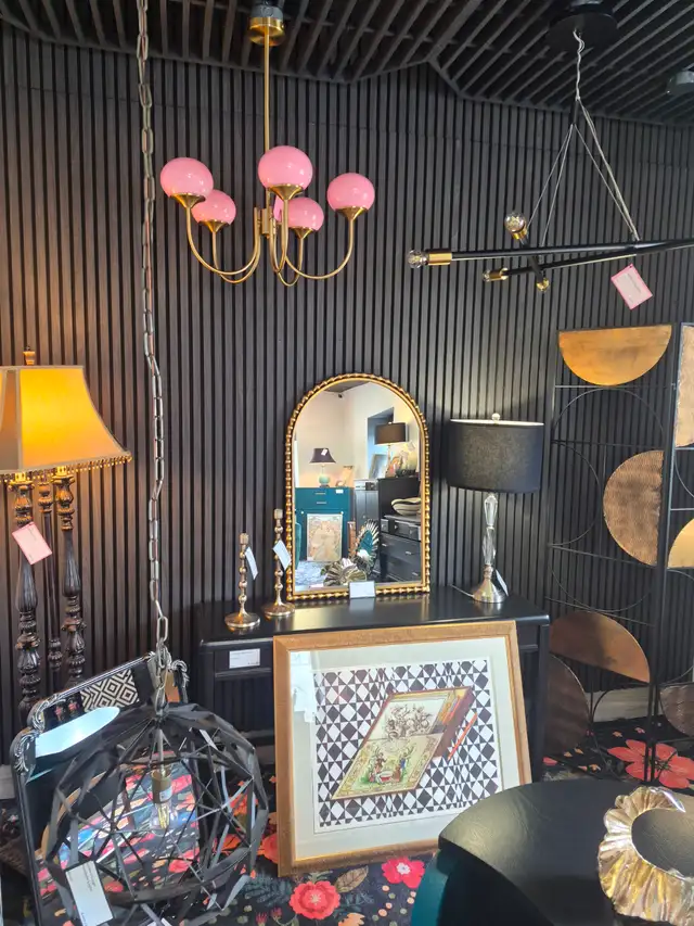 PINK CHANDELIER - Photo 4