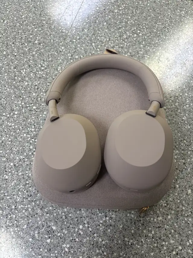 Sony WH-1000XMS Noise Cancelling Bluetooth Headphones With Case - Photo 2