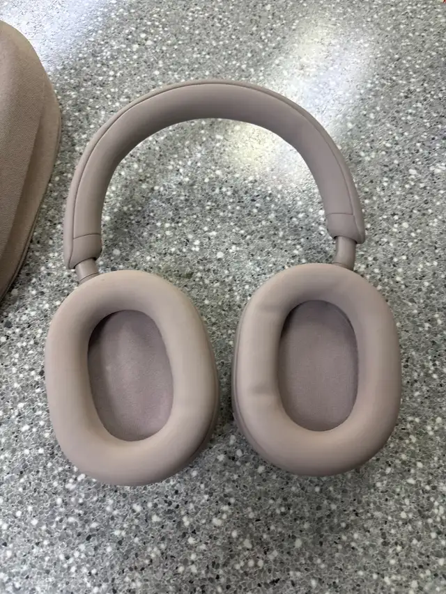 Sony WH-1000XMS Noise Cancelling Bluetooth Headphones With Case - Photo 3