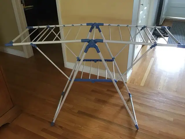 CLOTHES DRYING RACK