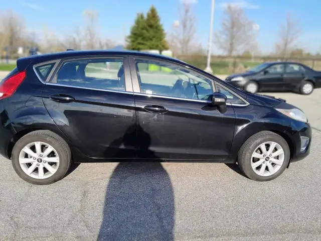 2012 Ford Fiesta SES - Photo 2