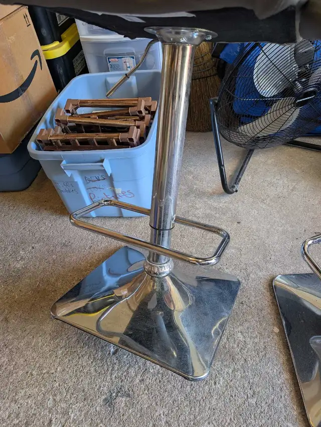Adjustable Bar Stools - Photo 4