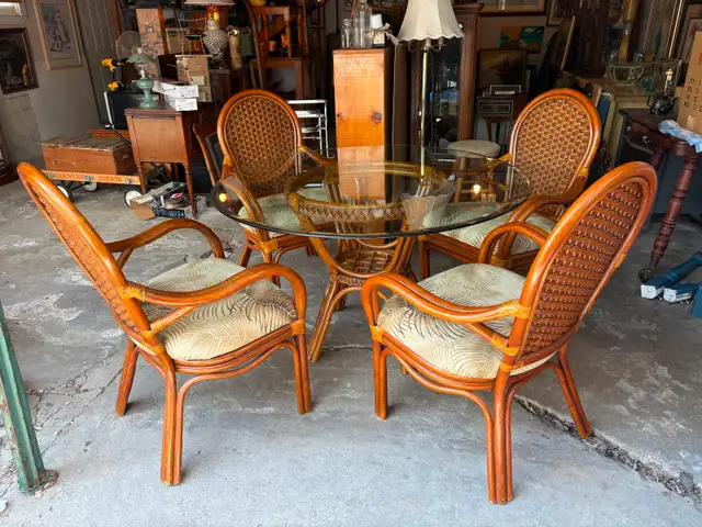 Stunning Rattan Table Set - Photo 2