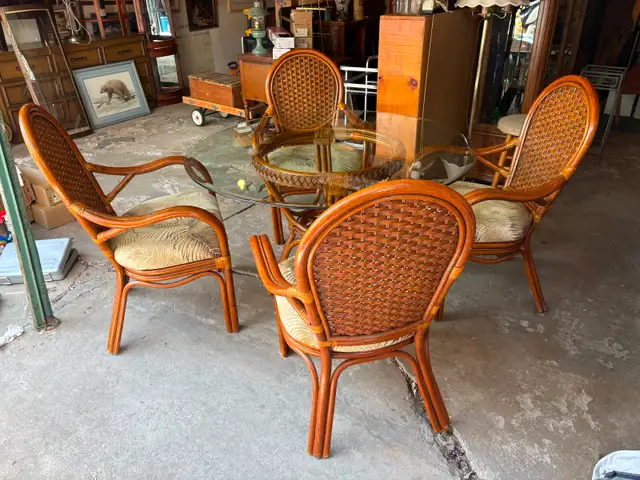 Stunning Rattan Table Set - Photo 3