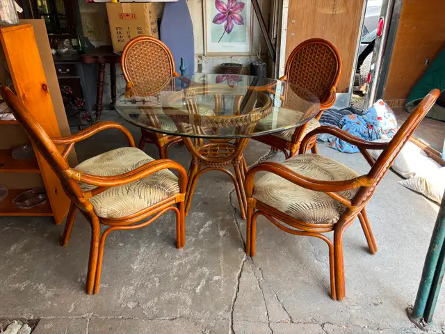 Stunning Rattan Table Set - Photo 4